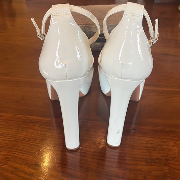 Gianni Bini White Patent Platform Chunky Heel Ankle Strap Heels - Picture 5 of 10